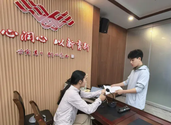 【学在澄迈·华迈考点演练】全真模拟迎高考 实战演练零差错——华东师范大学澄迈实验中学2026届高考仿真纪实-第26张图片-四季读书网 【学在澄迈·华迈考点演练】全真模拟迎高考 实战演练零差错——华东师范大学澄迈实验中学2026届高考仿真纪实-第26张图片-四季读书网