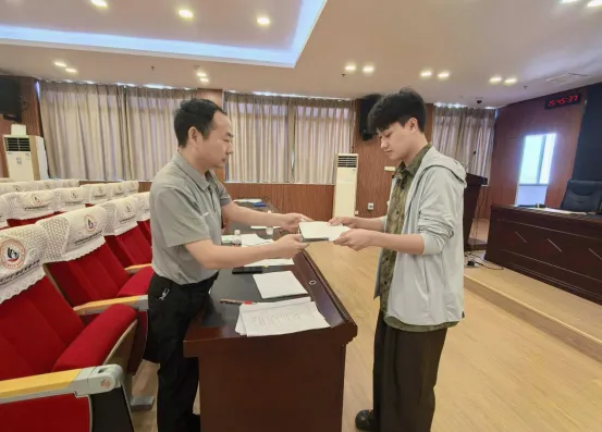【学在澄迈·华迈考点演练】全真模拟迎高考 实战演练零差错——华东师范大学澄迈实验中学2026届高考仿真纪实-第27张图片-四季读书网 【学在澄迈·华迈考点演练】全真模拟迎高考 实战演练零差错——华东师范大学澄迈实验中学2026届高考仿真纪实-第27张图片-四季读书网