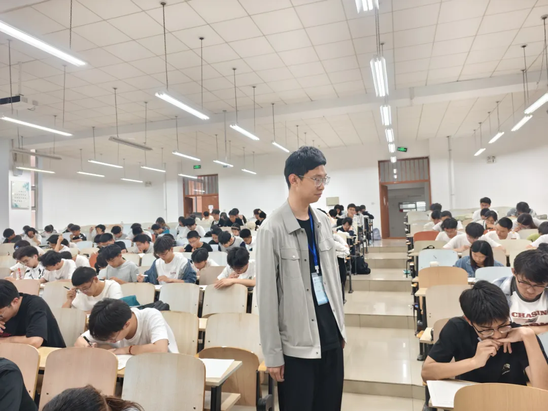 多向锻造 | 电气工程学院组织电路原理模拟考试 多措并举助力学子备战期末-第6张图片-四季读书网 多向锻造 | 电气工程学院组织电路原理模拟考试 多措并举助力学子备战期末-第6张图片-四季读书网