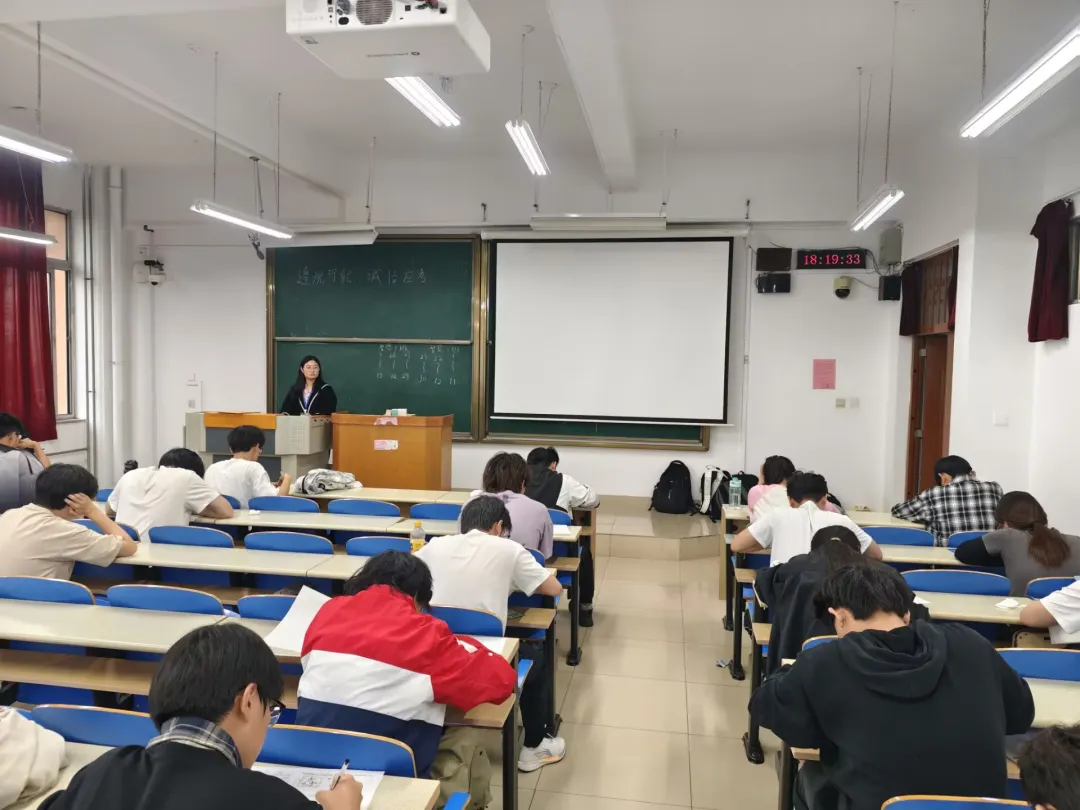 多向锻造 | 电气工程学院组织电路原理模拟考试 多措并举助力学子备战期末-第7张图片-四季读书网 多向锻造 | 电气工程学院组织电路原理模拟考试 多措并举助力学子备战期末-第7张图片-四季读书网