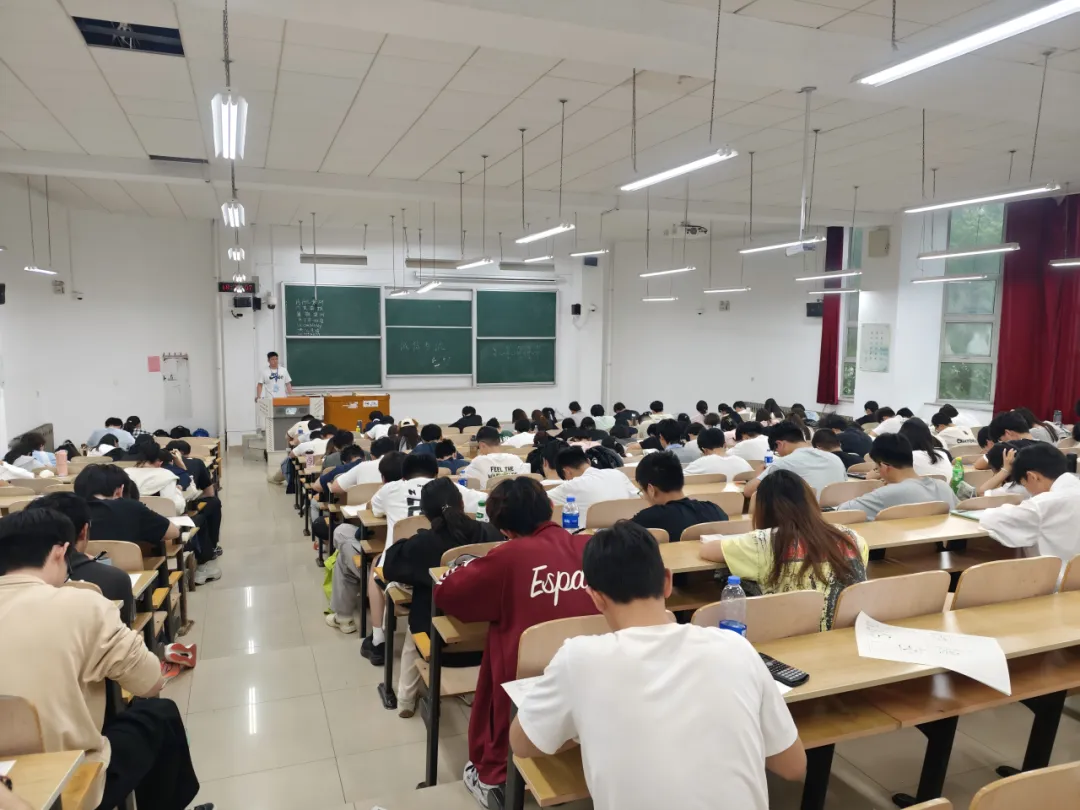 多向锻造 | 电气工程学院组织电路原理模拟考试 多措并举助力学子备战期末-第8张图片-四季读书网 多向锻造 | 电气工程学院组织电路原理模拟考试 多措并举助力学子备战期末-第8张图片-四季读书网