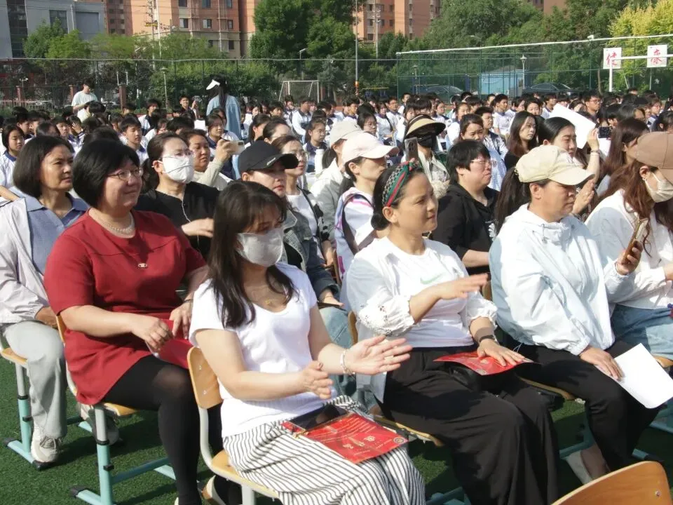 砺剑远洋决胜中考 骐骥驰骋共谱华章——远洋城中学2026年中考誓师大会圆满落幕-第74张图片-四季读书网