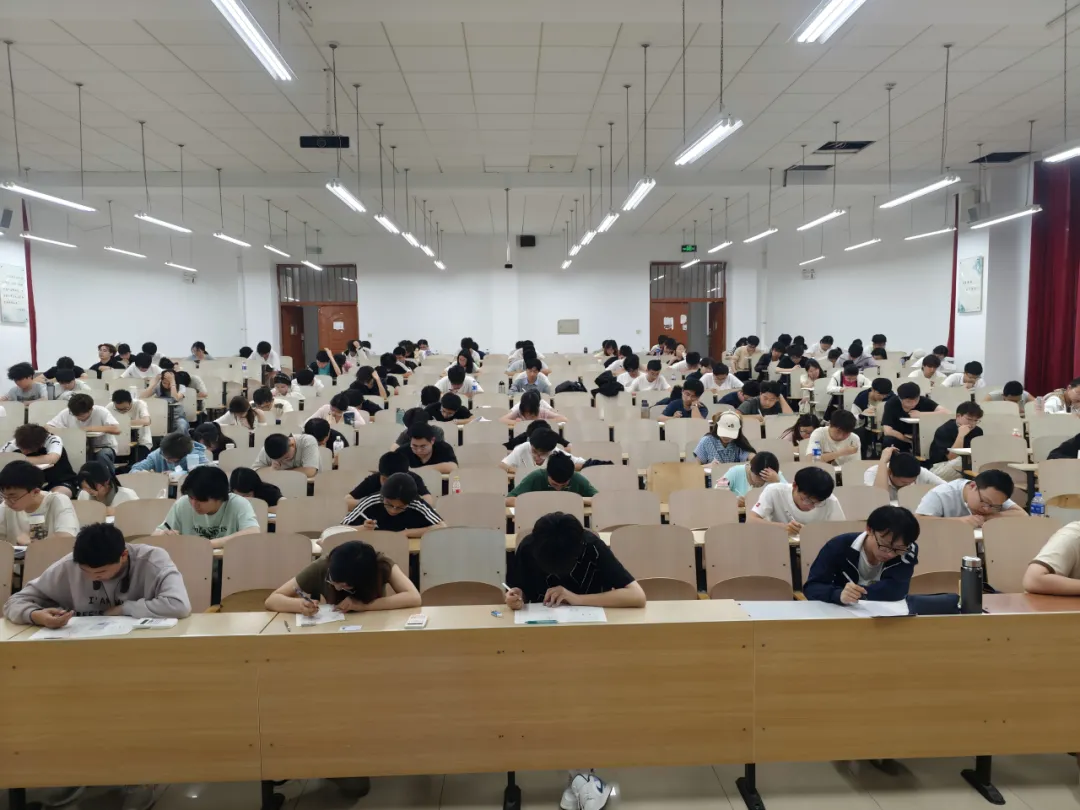 多向锻造 | 电气工程学院组织电路原理模拟考试 多措并举助力学子备战期末-第9张图片-四季读书网 多向锻造 | 电气工程学院组织电路原理模拟考试 多措并举助力学子备战期末-第9张图片-四季读书网