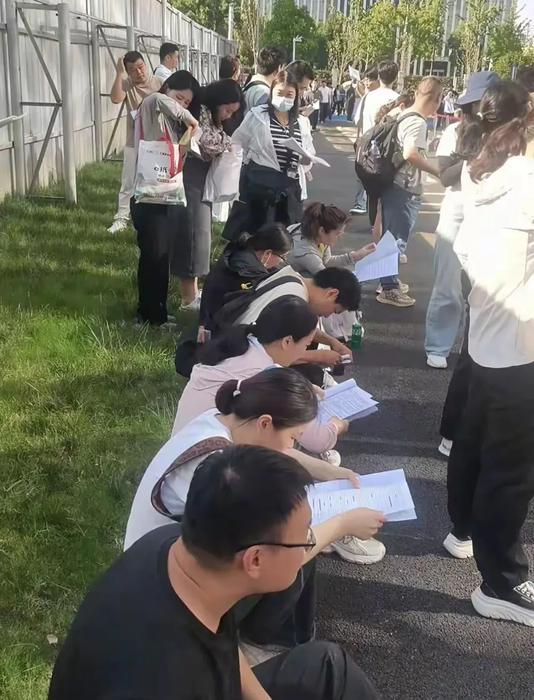 2026 二建考试|考生回忆版真题 + 答案,速来估分!-第3张图片-四季读书网 2026 二建考试|考生回忆版真题 + 答案,速来估分!-第3张图片-四季读书网
