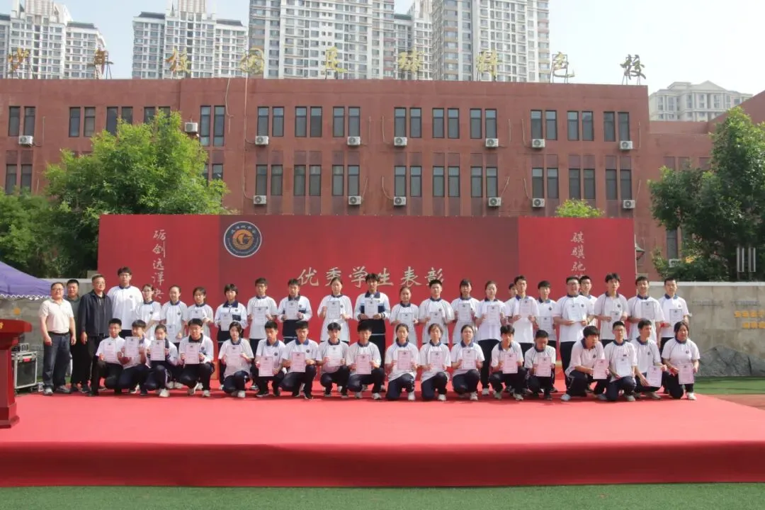 砺剑远洋决胜中考 骐骥驰骋共谱华章——远洋城中学2026年中考誓师大会圆满落幕-第97张图片-四季读书网