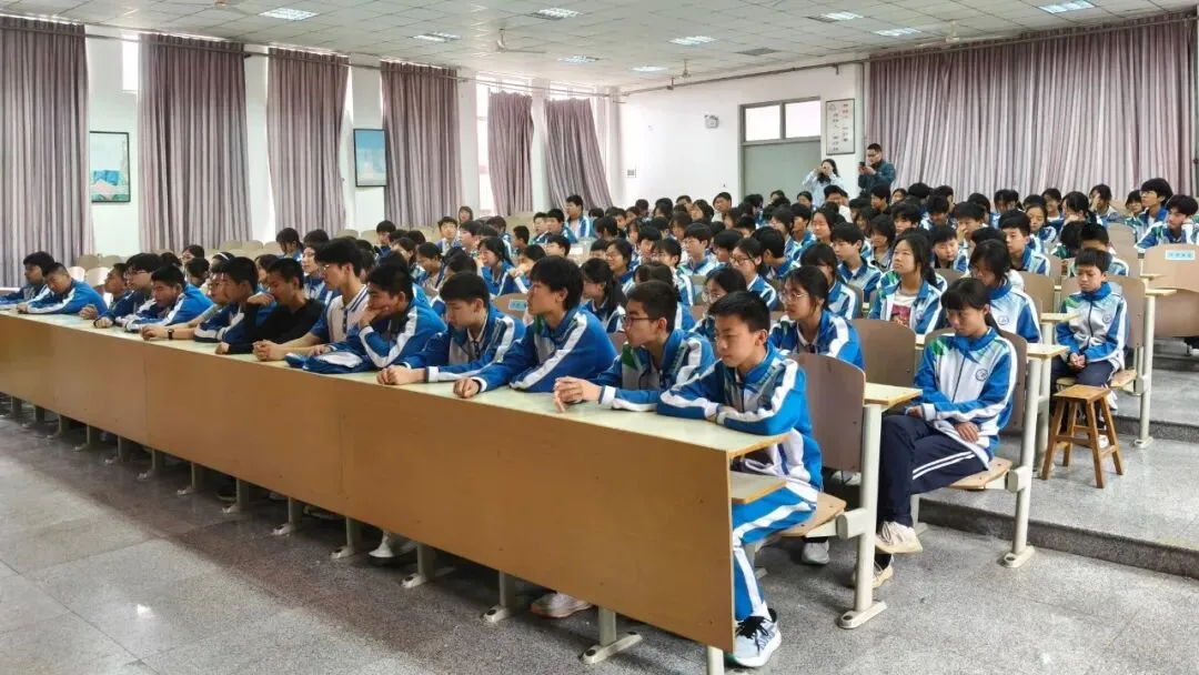 “五老”宣讲润心田 暖心护航助中考——博山区八陡镇中心学校开展心理健康宣讲活动-第2张图片-四季读书网