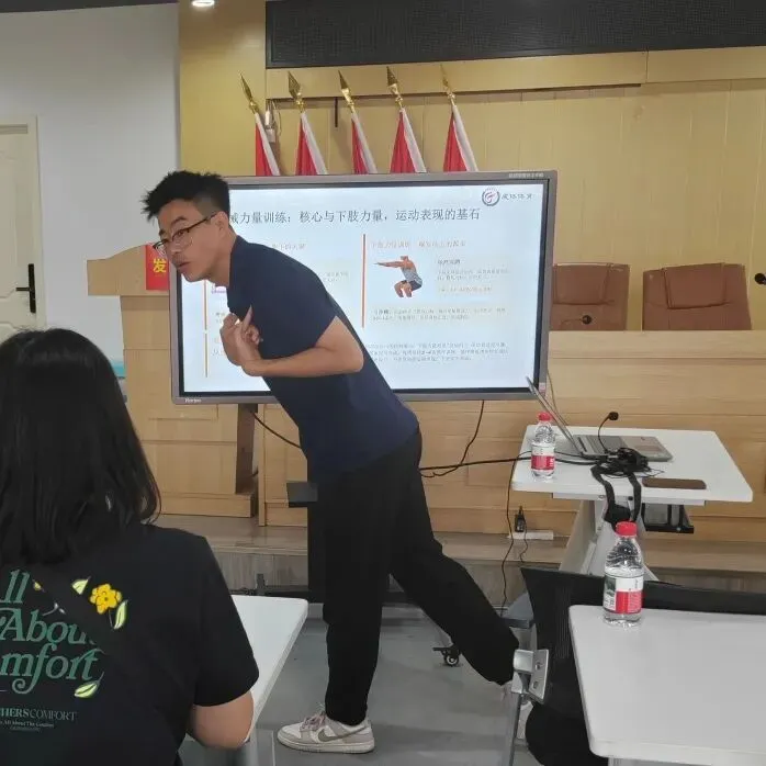 “中考体育·公益助航”活动在蜀都新邨社区圆满举行-第6张图片-四季读书网