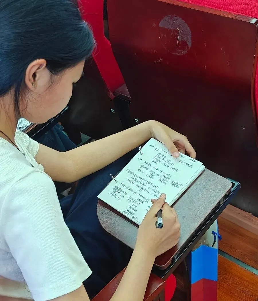 汝宁高中面向全县初三学子成功举办中考名师公益讲座-第11张图片-四季读书网