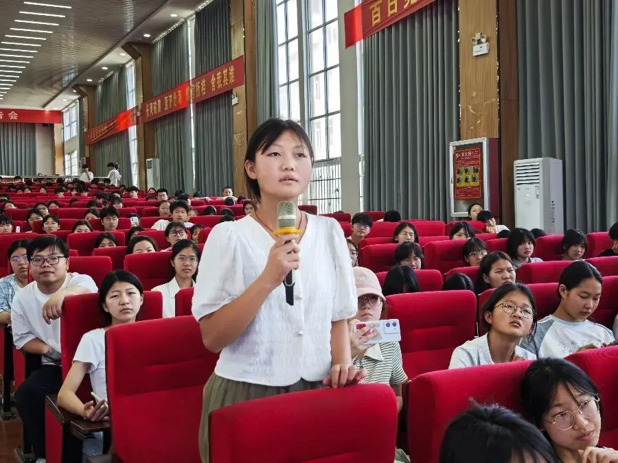 汝宁高中面向全县初三学子成功举办中考名师公益讲座-第12张图片-四季读书网