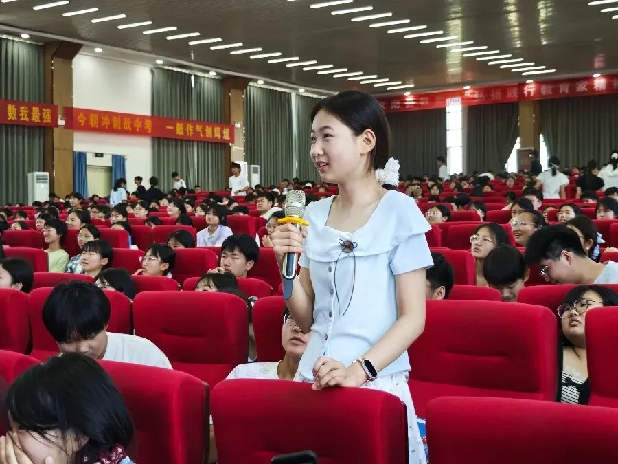 汝宁高中面向全县初三学子成功举办中考名师公益讲座-第14张图片-四季读书网