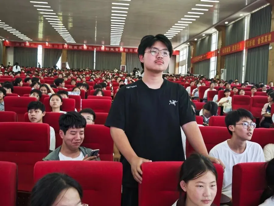 汝宁高中面向全县初三学子成功举办中考名师公益讲座-第15张图片-四季读书网