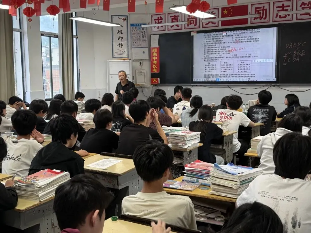精准视导促备考,凝心聚力战中考——赤壁市教科院深入蒲纺一中开展九年级复习备考视导工作-第6张图片-四季读书网 精准视导促备考,凝心聚力战中考——赤壁市教科院深入蒲纺一中开展九年级复习备考视导工作-第6张图片-四季读书网