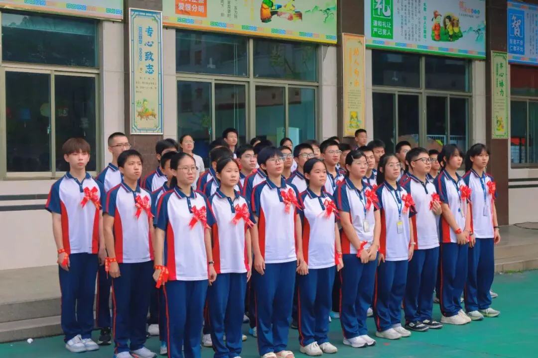 “凝心冲刺三十天 ,奋力拼搏赢中考”——国英学校2026年中考倒计时30天冲刺动员暨表彰大会圆满举行-第15张图片-四季读书网