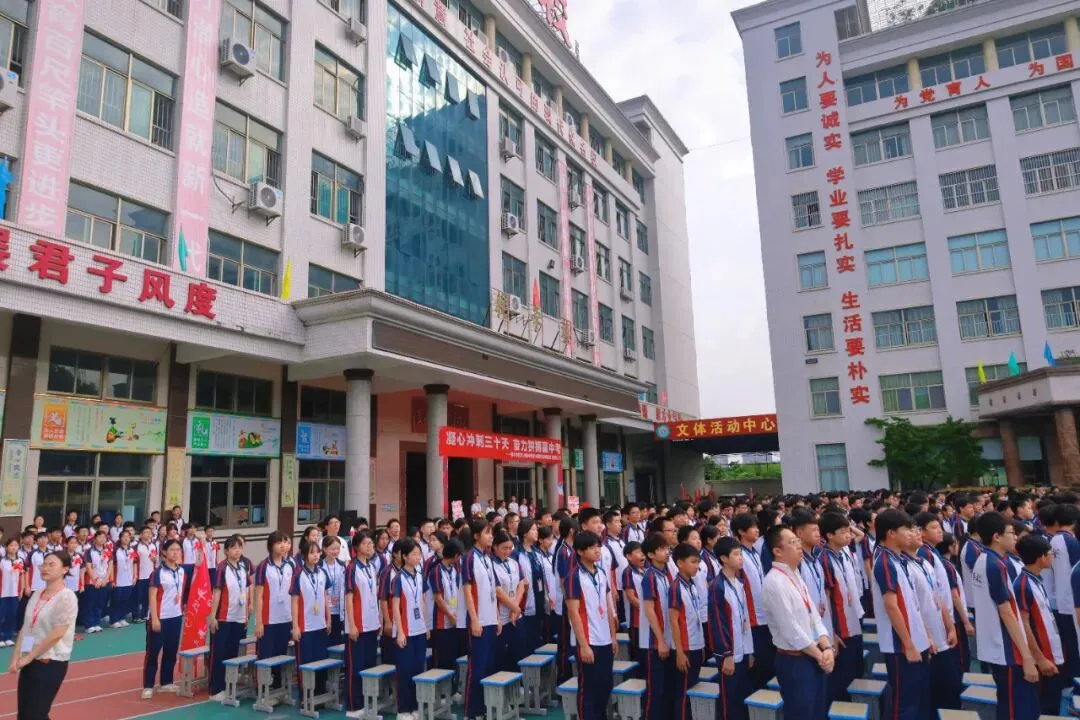“凝心冲刺三十天 ,奋力拼搏赢中考”——国英学校2026年中考倒计时30天冲刺动员暨表彰大会圆满举行-第16张图片-四季读书网