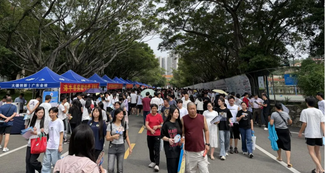 海丰举办2026年中考志愿填报现场咨询会-第3张图片-四季读书网 海丰举办2026年中考志愿填报现场咨询会-第3张图片-四季读书网