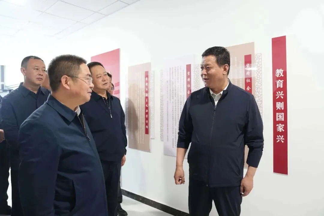 王辉、冉彦清督导调研高考中考备考和教育教学等工作-第3张图片-四季读书网 王辉、冉彦清督导调研高考中考备考和教育教学等工作-第3张图片-四季读书网