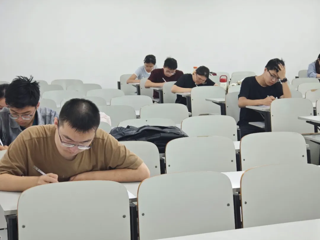 “模拟练兵场,决胜四六级”——四六级模拟考试顺利展开-第6张图片-四季读书网 “模拟练兵场,决胜四六级”——四六级模拟考试顺利展开-第6张图片-四季读书网