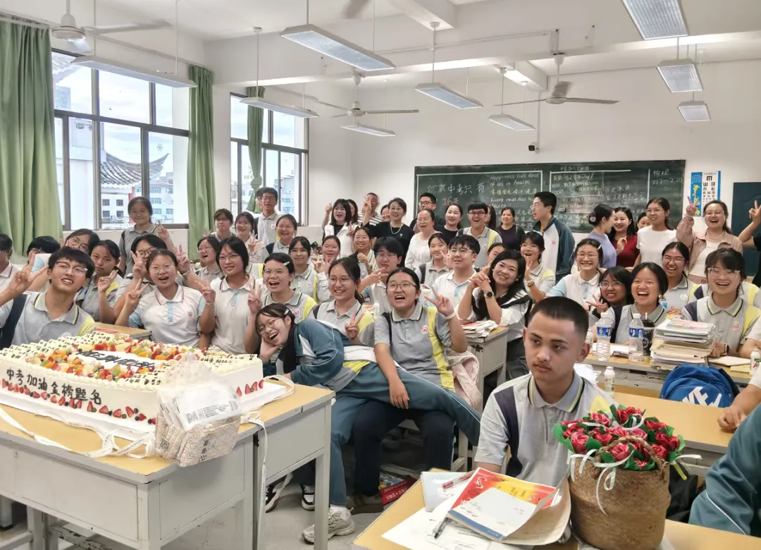 家校同心,为梦护航——初三8班中考冲刺主题班会-第18张图片-四季读书网 家校同心,为梦护航——初三8班中考冲刺主题班会-第18张图片-四季读书网