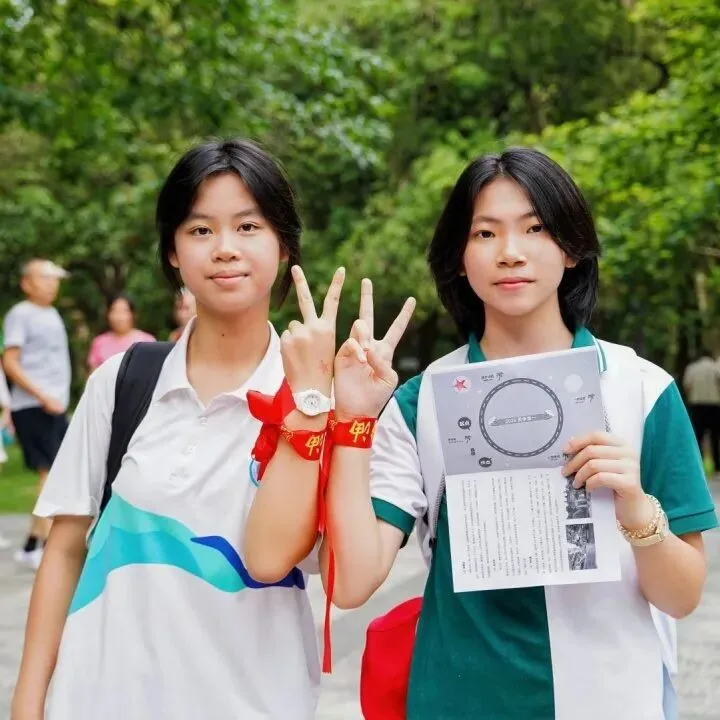 昂首勇攀高峰 聚力问鼎中考|初三年级研学活动-第17张图片-四季读书网