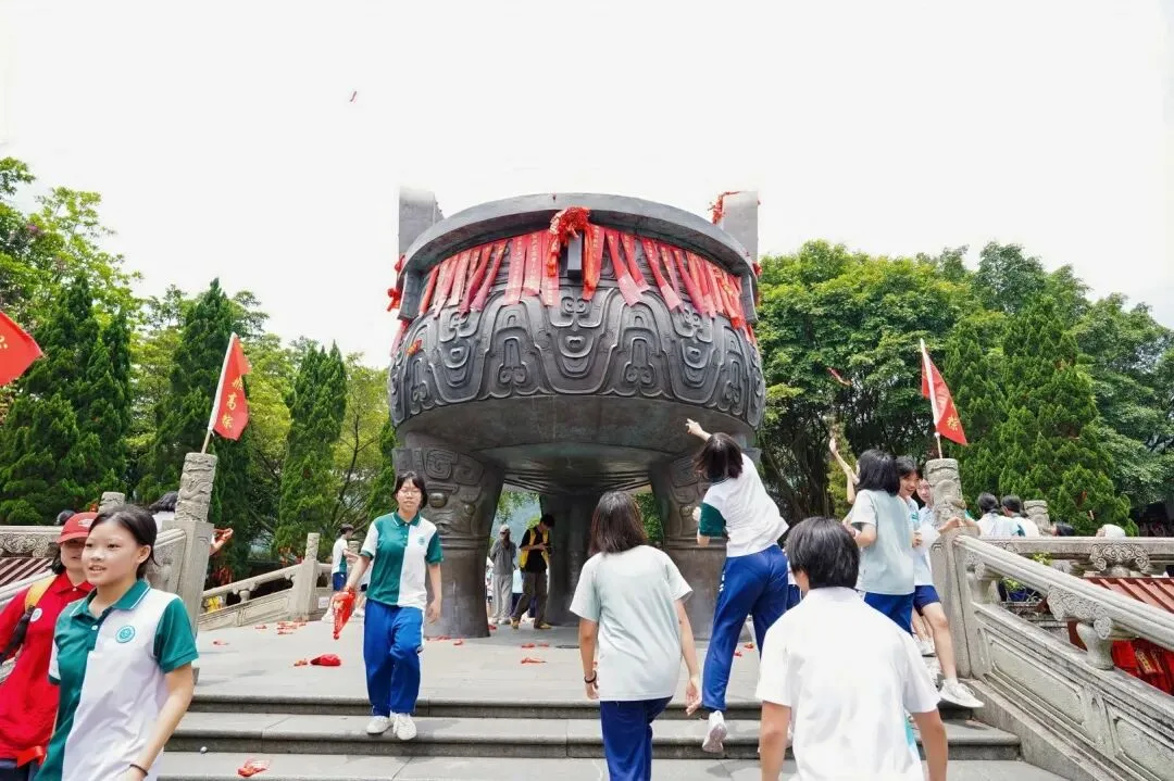 昂首勇攀高峰 聚力问鼎中考|初三年级研学活动-第53张图片-四季读书网