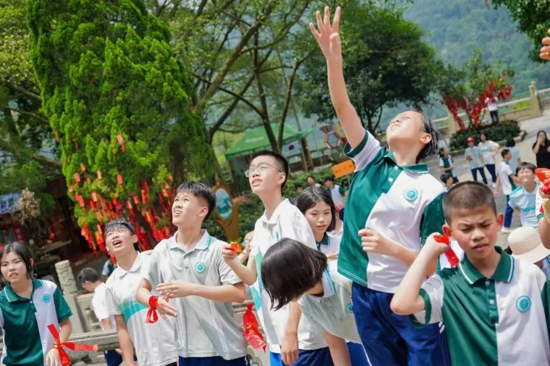 昂首勇攀高峰 聚力问鼎中考|初三年级研学活动-第57张图片-四季读书网