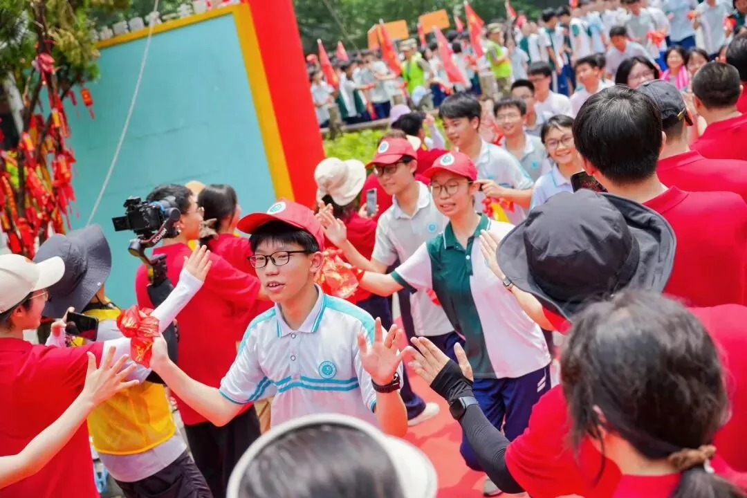 昂首勇攀高峰 聚力问鼎中考|初三年级研学活动-第67张图片-四季读书网