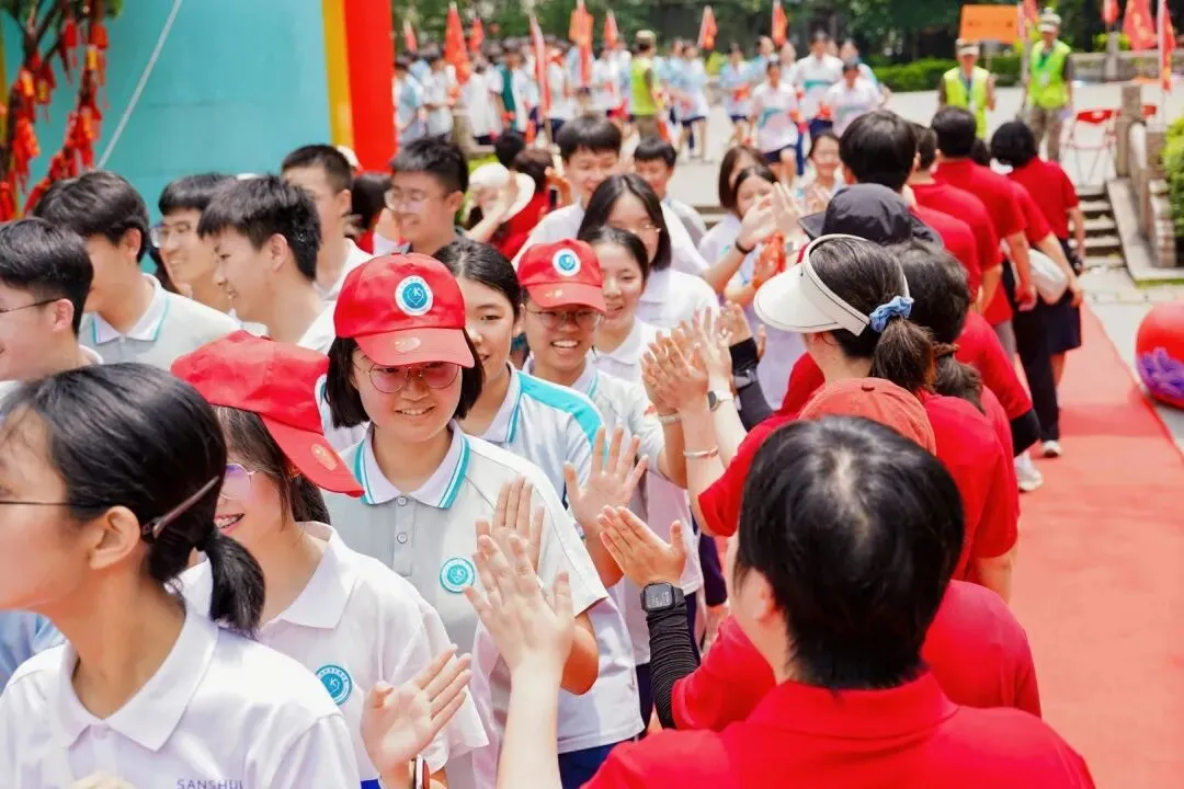 昂首勇攀高峰 聚力问鼎中考|初三年级研学活动-第68张图片-四季读书网