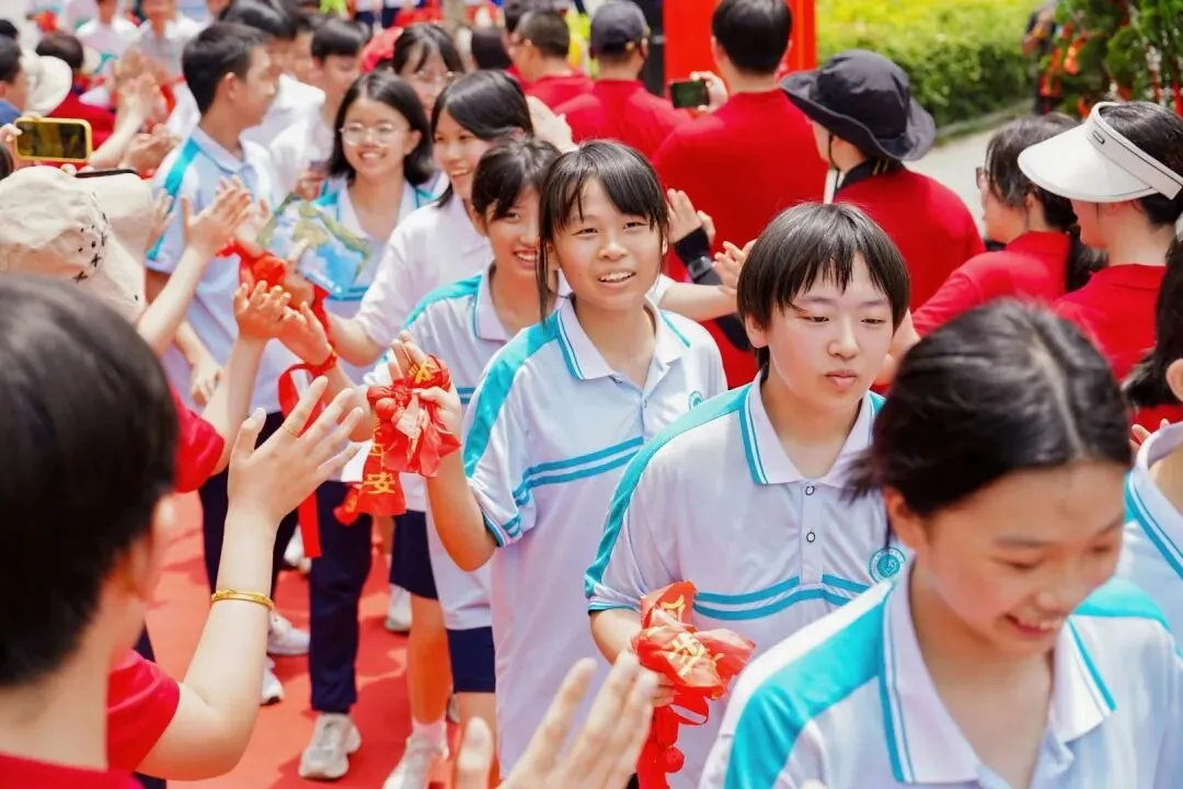 昂首勇攀高峰 聚力问鼎中考|初三年级研学活动-第70张图片-四季读书网