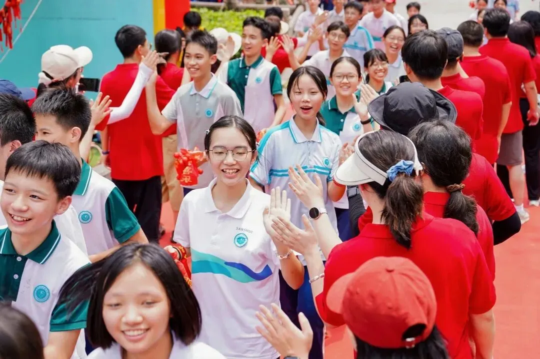 昂首勇攀高峰 聚力问鼎中考|初三年级研学活动-第72张图片-四季读书网