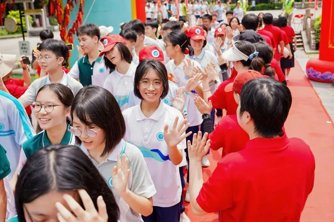 昂首勇攀高峰 聚力问鼎中考|初三年级研学活动-第75张图片-四季读书网