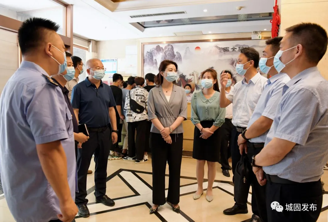 王健梅检查中考备考工作-第4张图片-四季读书网