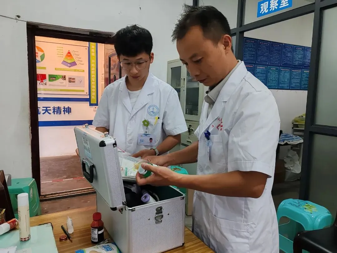 中考首日,汇川区8873名考生奔赴考场-第7张图片-四季读书网