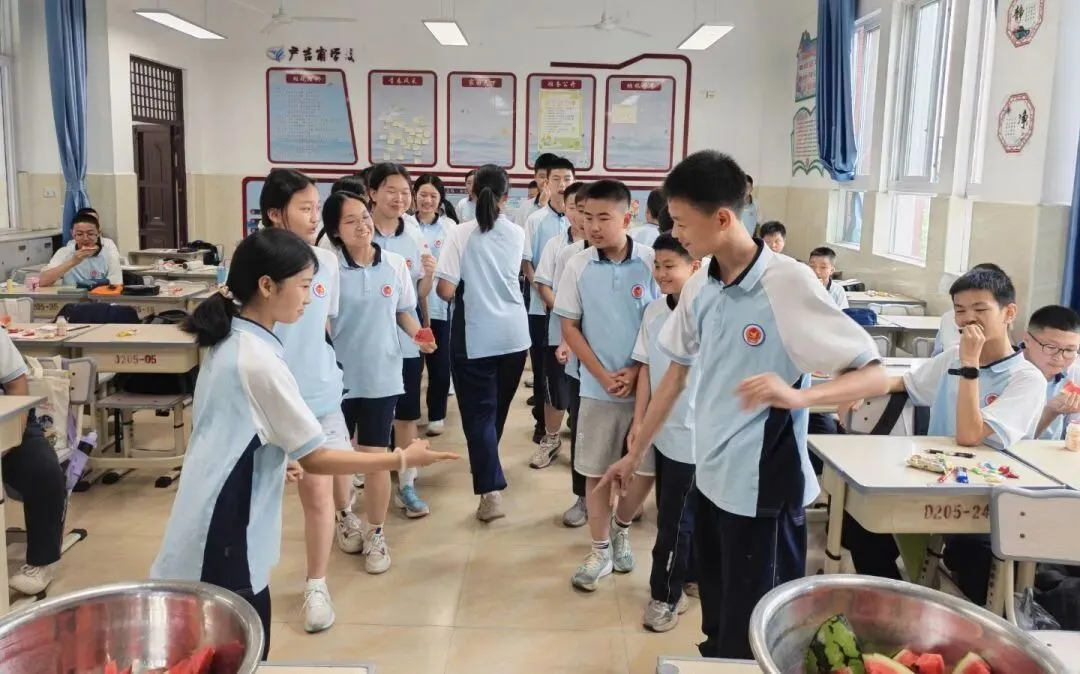 【欢庆“六一” 爽歪歪】童心未泯,奔赴中考——泸州市龙马潭区尹吉甫学校庆祝2026年“六一”儿童节主题班队活动-第35张图片-四季读书网