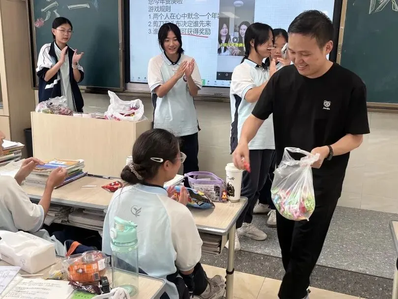 【欢庆“六一” 爽歪歪】童心未泯,奔赴中考——泸州市龙马潭区尹吉甫学校庆祝2026年“六一”儿童节主题班队活动-第53张图片-四季读书网