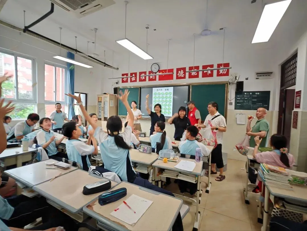 【欢庆“六一” 爽歪歪】童心未泯,奔赴中考——泸州市龙马潭区尹吉甫学校庆祝2026年“六一”儿童节主题班队活动-第56张图片-四季读书网