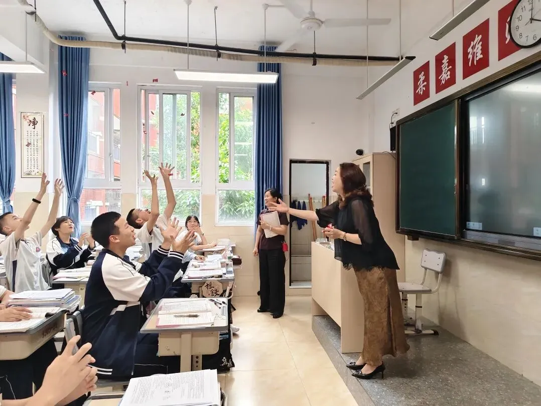 【欢庆“六一” 爽歪歪】童心未泯,奔赴中考——泸州市龙马潭区尹吉甫学校庆祝2026年“六一”儿童节主题班队活动-第70张图片-四季读书网