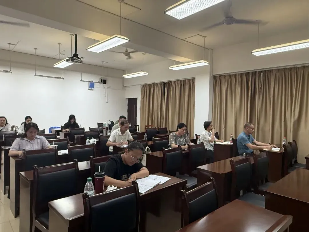 研思共进备中考 凝心聚力促提升——雁山区与桂林市逸仙中学开展语文备考交流活动-第4张图片-四季读书网 研思共进备中考 凝心聚力促提升——雁山区与桂林市逸仙中学开展语文备考交流活动-第4张图片-四季读书网
