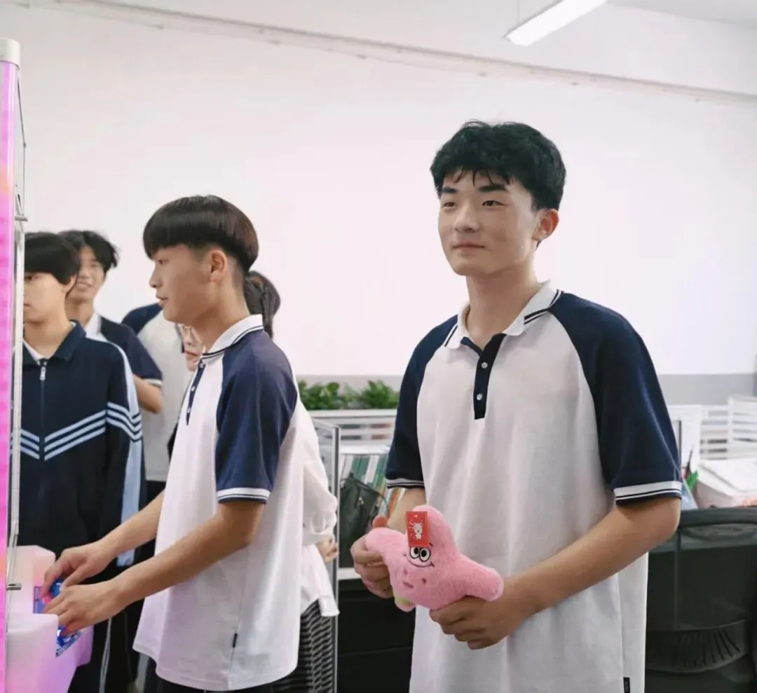 不止题海与试卷!立宏少年的六一,甜度超标-第41张图片-四季读书网 不止题海与试卷!立宏少年的六一,甜度超标-第41张图片-四季读书网
