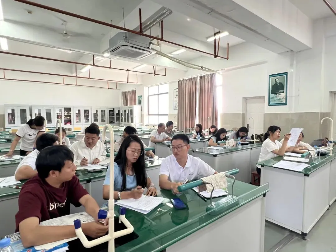 精研中考开放题 赋能备考提质效|景洪市初中生物教研组暨滕春燕名师工作室研修活动圆满举行-第7张图片-四季读书网 精研中考开放题 赋能备考提质效|景洪市初中生物教研组暨滕春燕名师工作室研修活动圆满举行-第7张图片-四季读书网