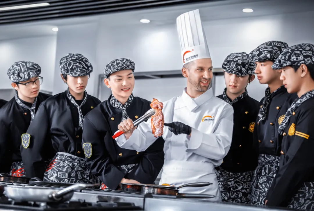 中考分流不用愁!北京家长彻夜抢报职校成热潮,临沂新东方烹饪学校凭硬核实力圈粉万千家长!-第19张图片-四季读书网 中考分流不用愁!北京家长彻夜抢报职校成热潮,临沂新东方烹饪学校凭硬核实力圈粉万千家长!-第19张图片-四季读书网