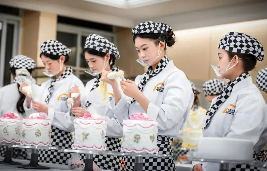 中考分流不用愁!北京家长彻夜抢报职校成热潮,临沂新东方烹饪学校凭硬核实力圈粉万千家长!-第20张图片-四季读书网 中考分流不用愁!北京家长彻夜抢报职校成热潮,临沂新东方烹饪学校凭硬核实力圈粉万千家长!-第20张图片-四季读书网