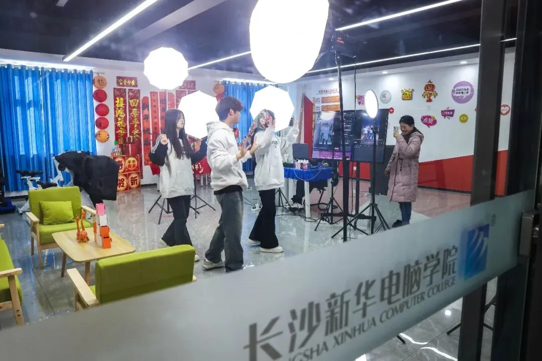 中考400分就认命?别急!最后10个免试班名额,提前锁定热门技术-第22张图片-四季读书网 中考400分就认命?别急!最后10个免试班名额,提前锁定热门技术-第22张图片-四季读书网
