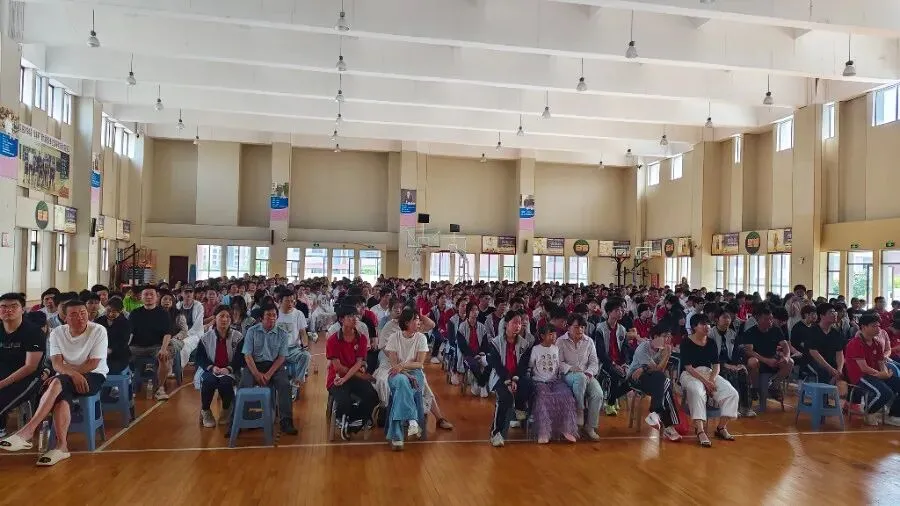 凝心聚力战中考,家校同心赢收官——我校九年级毕业班专题家长会圆满召开-第7张图片-四季读书网