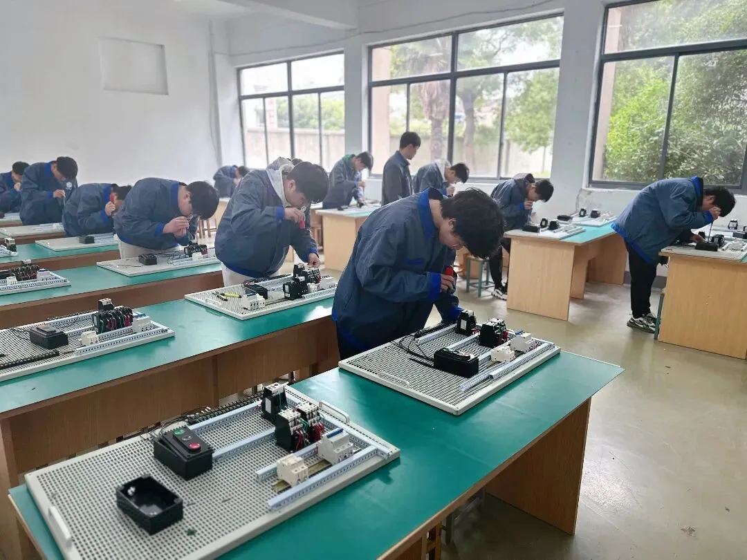 中考招生|常州航空技工学校2026年招生简章-第78张图片-四季读书网 中考招生|常州航空技工学校2026年招生简章-第78张图片-四季读书网