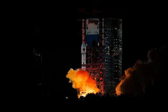 26中考时政热点及模拟试题(74)国家安全/制造业/卫星发射/“七一勋章”/未成年人检察工作-第8张图片-四季读书网 26中考时政热点及模拟试题(74)国家安全/制造业/卫星发射/“七一勋章”/未成年人检察工作-第8张图片-四季读书网