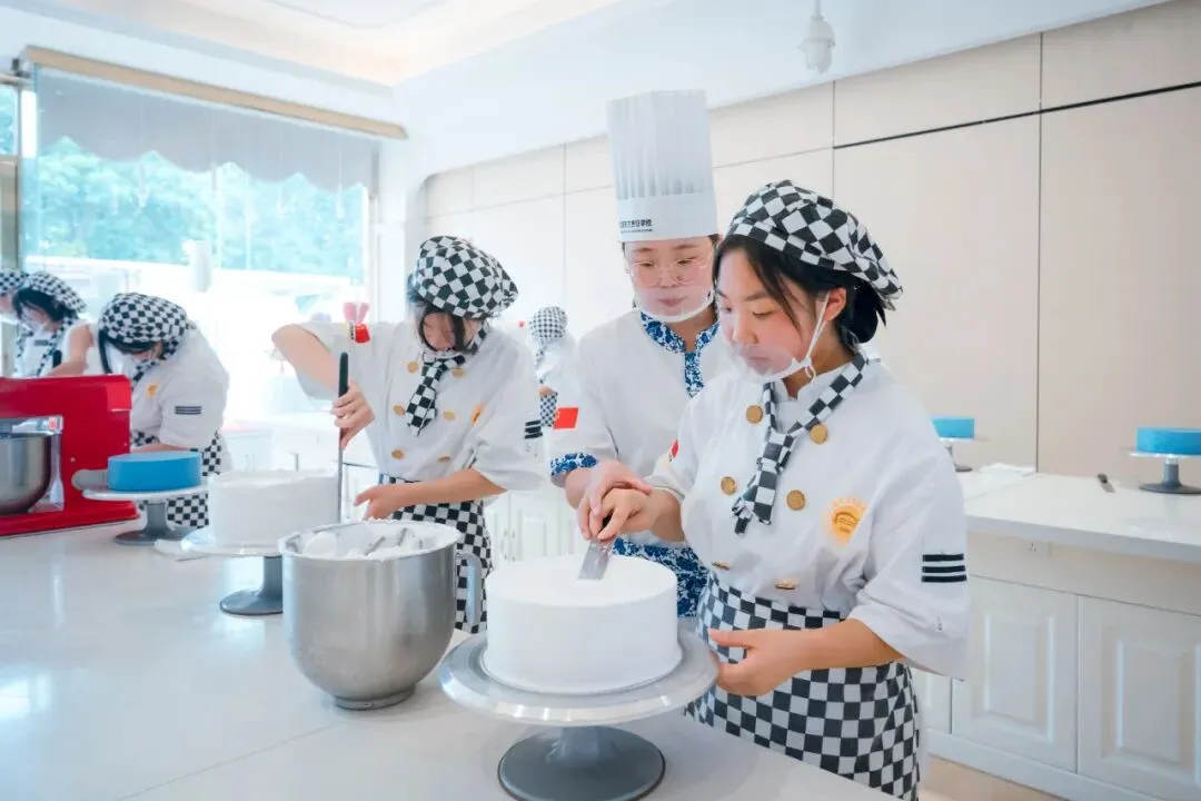 河北中考倒计时!考不上普高?别灰心!这条 “技能成才路” 或许更适合你-第21张图片-四季读书网 河北中考倒计时!考不上普高?别灰心!这条 “技能成才路” 或许更适合你-第21张图片-四季读书网