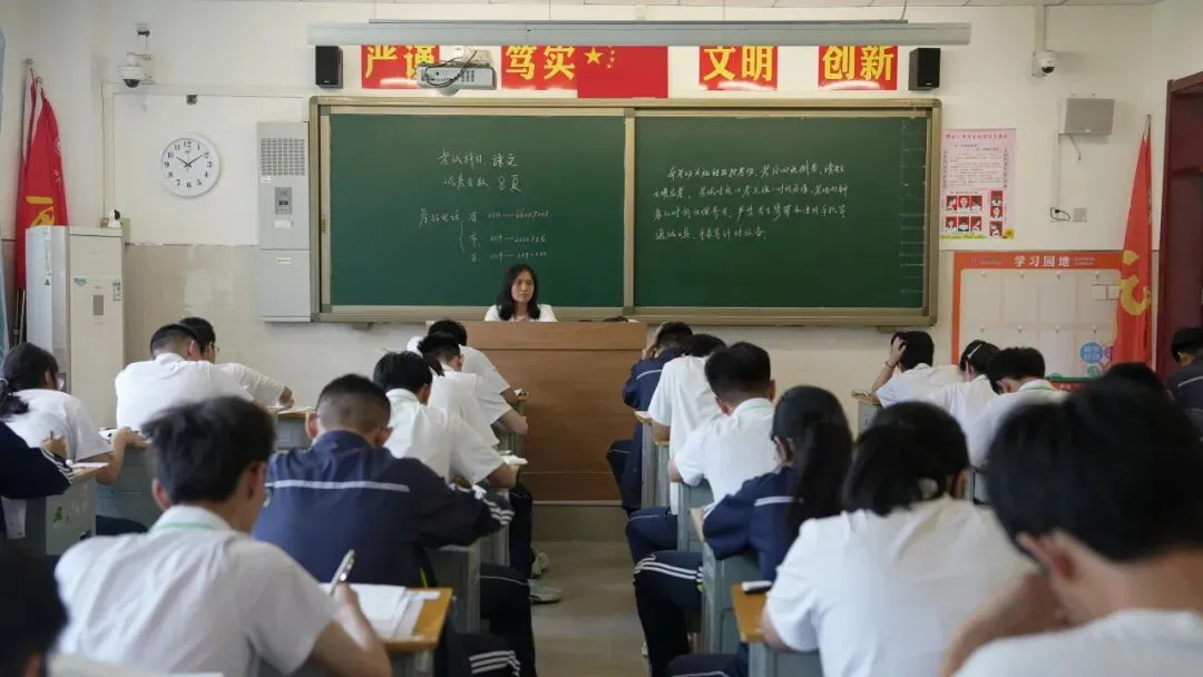 实战演练磨利剑,全真模拟试锋芒!邢台一中组织高三年级全真模拟考试!-第22张图片-四季读书网 实战演练磨利剑,全真模拟试锋芒!邢台一中组织高三年级全真模拟考试!-第22张图片-四季读书网
