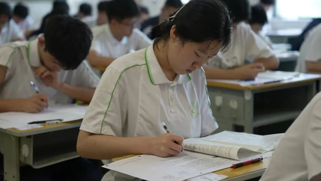 实战演练磨利剑,全真模拟试锋芒!邢台一中组织高三年级全真模拟考试!-第23张图片-四季读书网 实战演练磨利剑,全真模拟试锋芒!邢台一中组织高三年级全真模拟考试!-第23张图片-四季读书网