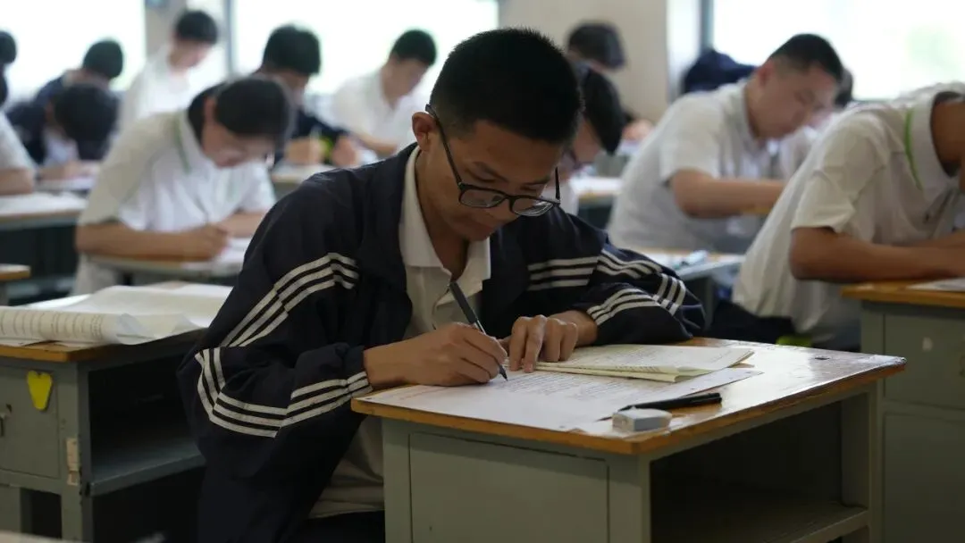 实战演练磨利剑,全真模拟试锋芒!邢台一中组织高三年级全真模拟考试!-第24张图片-四季读书网 实战演练磨利剑,全真模拟试锋芒!邢台一中组织高三年级全真模拟考试!-第24张图片-四季读书网
