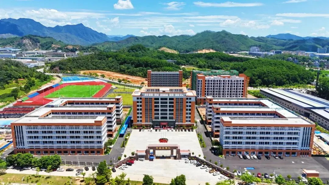 2026年揭阳市华南司法职业学校中考志愿填报指引(招生代码:8800818)-第2张图片-四季读书网